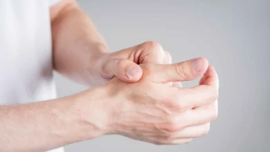 ألم الإبهام البسيط.. متى يكون مؤشراً على مرض مزمن؟
