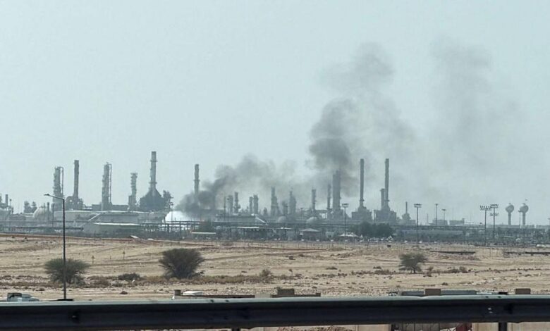 السعودية تحت ضغط الهجمات الصاروخية.. حريق بأرامكو وأضرار في 15 منزلا