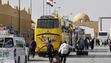 الغارات المصرية على منقّبي الذهب تضع العلاقات بين القاهرة والخرطوم أمام اختبار حساس
