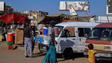 تراجع الجنيه والتضخم يضغطان على معيشة السودانيين