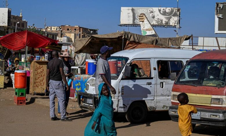 تراجع الجنيه والتضخم يضغطان على معيشة السودانيين