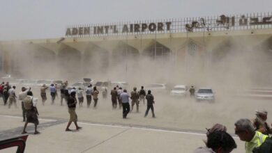 تصعيد متزامن.. الحوثيون يستهدفون مطاري عدن والرياض وسط اشتداد المعارك في اليمن