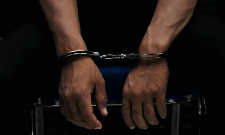 تفاصيل صادمة في فيديو متداول.. كيف انكشف أمر زميل دسّ السم في المياه؟