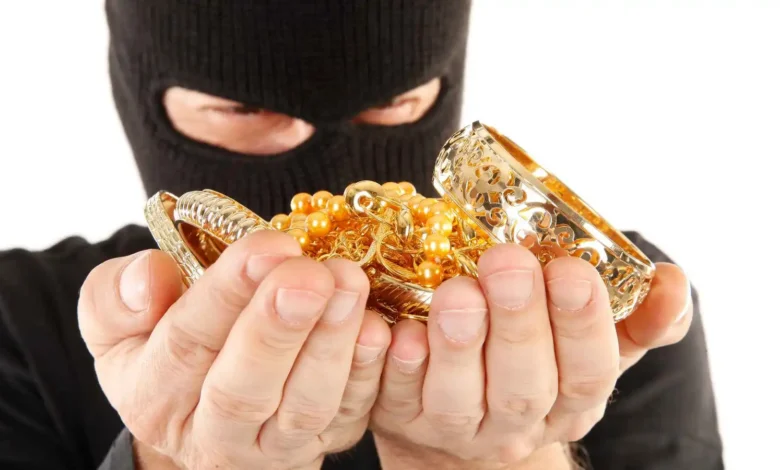 سرق 20 سواراً من متجر بإسطنبول.. لكن المفاجأة كانت بانتظاره (فيديو)
