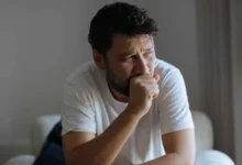 سعال لا يتوقف بعد الزكام.. ما الذي يحدث في الجهاز التنفسي؟