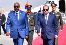 صمت جنرالات الجيش السوداني تجاه الغارات الجوية المصرية: التبعية العسكرية وحسابات الحرب الأهلية