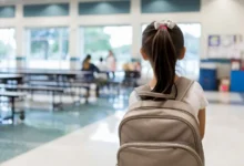 علامات تشير إلى صعوبة تكيف طفلك مع المدرسة