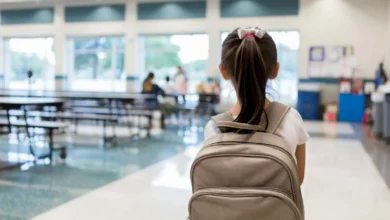 علامات تشير إلى صعوبة تكيف طفلك مع المدرسة