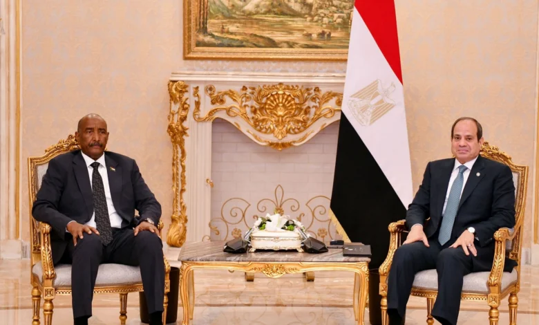 كيف غلّب البرهان تحالفاته مع السيسي على السيادة السودانية؟