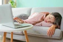 لماذا تشعر بالتعب رغم النوم؟ عادات يومية قد تساعدك على استعادة طاقتك