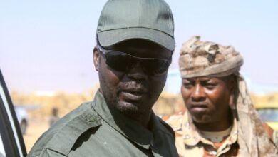 مناوي يرفع سقف التحذير من داخل معسكر بورتسودان.. حشود قبلية و«ميليشيات جديدة» تنذر بانفجار التحالف