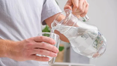 نقص السوائل وضغط الدم.. كم تحتاج من الماء يومياً للحفاظ على صحتك؟